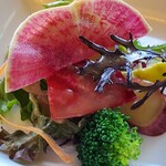 Sea Dragon - 青皮紅心や紫からし菜など食材が豊富なサラダ♪^^