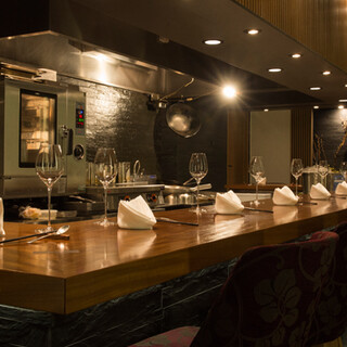 六本木の路地裏にひっそりと店を構える隠れ家