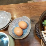 sumibiyakitorikushihacchin - 鶏すき焼きの卵