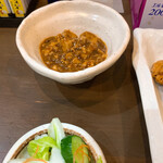 家庭料理居酒屋 よってって - 麻婆豆腐だけで大盛ご飯２杯はイケる、ピリ辛なヤツ！