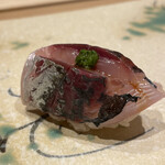 鮨 清松 - 鯵　身が厚いですね。ネギと生姜を当てた薬味が美味しい