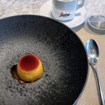 La Brianza - 有機かぼちゃのプリン。ディカフェコーヒーと。ブリアンツァのかぼちゃプリン大好き♡ こっくり硬めの食べ心地ほんと好き(๑´ڡ`๑)