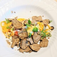 La Brianza - 半熟玉子にフォーク入れる前の盛り付け。黄金色ってすごく幸せ感のある色合いよね〜 ふわり香るトリュフも素晴らしく華やかな一皿