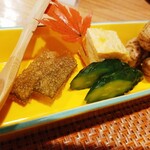 和食ながい - 先付け：子持ち昆布、黄ニラ入り出汁巻き玉子、きゅうりの辛子漬け
