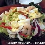 酔の助 神保町本店 - えびといかのサラダ　480円