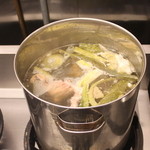 Ramen Nobuyoshi - 醤油、塩ラーメンスープに使うトリガラ（チンタン）