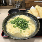 Honkakuha Hakata Udon Hasida Taikiti - かけうどん¥450、卵とじ¥100、大根の天ぷら￥150、とろとろナスの天ぷら¥240、ネギ増し。