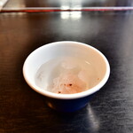 竹むら - お湯に、桜の塩漬け
