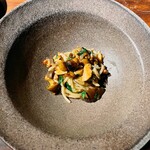 ヴィラ・デラ・パーチェ - 国産小麦粉のパスタ 天然キノコとイシリ