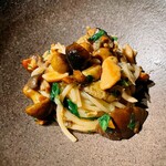 ヴィラ・デラ・パーチェ - 国産小麦粉のパスタ 天然キノコとイシリ