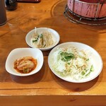 ソウル苑 - キムチとサラダとモヤシ、ライスも付く