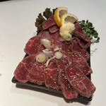 Hatsuhisutando - 牛肉のたたき