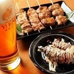 Azuma - ☆三河鶏のせせりとせり、お好みつくね串☆琥珀ビールとの好相性の三品