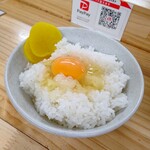 立ち喰いそば屋 天勇 - 卵かけごはん