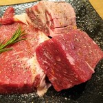 PREMIUM KARUBI - サーロイン　カルビ　ハラミ塊　全て980円