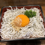 創作麺工房 鳴龍 - しらすご飯（卵黄のせ）¥400