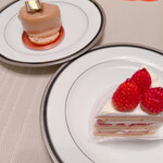 161297258 - ブロンディール ¥562(税抜価格¥620）
                      苺のショートケーキ・ブラン ¥702(税抜価格¥650)