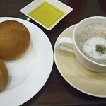 Za Raunji - パンとクリームスープ