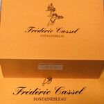 フレデリック カッセル 銀座三越店 - ケーキの箱と紙バッグ