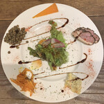 カタルキッチン - ♦︎サラダ・・レンズ豆、ミモレット、マッシュポテト、人参のクミン和え、パストラミポーク､､､