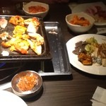 韓国料理 プングム - サムギョプサルに前菜類
