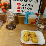 うどん たこ焼き いちばん - 素焼きのタコ焼き4つ200円