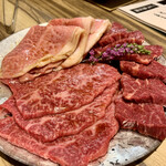 本気焼肉 肉とめし 肉寿司 - 和牛盛り合わせ