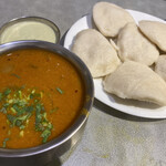 スリマンガラム - サンバルとイドゥリ