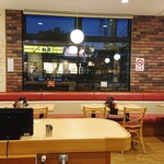 すき家 - 既存の松屋を目隠しするような形で店舗が建てられた