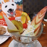 えほんカフェ ロアール - プリンが、見えないぐらいのトッピングです。