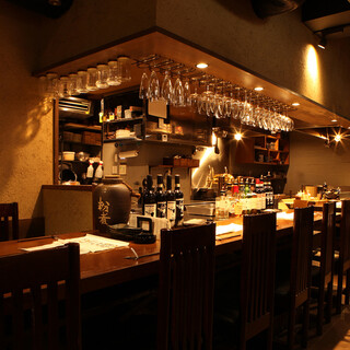 The interior of the store is calm and based on black. A hideout frequented by connoisseurs of meat.