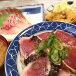 上町食堂 - 鰹のたたき丼と鯵、鯛の刺身
