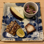 鮨　いの - 先付はアテにピッタリ♡柔らかい蛸の甘露煮、太刀魚の味噌焼き、西条の水茄子。日本酒ください♡