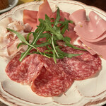 ソロ ノイ スルヌジェ - ハムとサラミ盛合せ