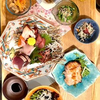 旬和膳きゅう - 「 お食事御膳 」
                    メイン2品を選べる｡お刺身5種とアボ豚生姜焼きをチョイス。
                    また､ご飯･お味噌汁か小鉢4種を選べる｡今回小鉢をチョイス。