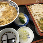甲州屋 - カツ丼ともり　980円