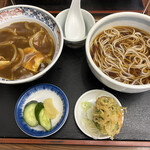 甲州屋 - カレー丼とかけ　980円