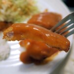Resutoran Nakata - サクリと揚がったカツは薄めながら味は抜群。 豚肉のコクと甘みが口の中に広がる。