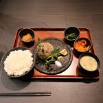 Juntajima Ushi Mikata Pawa-Do Bai Gorio - 純但馬牛100％絹ごし大とろハンバーグ定食　2255円