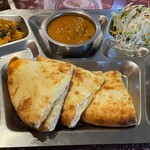 PARIWAR - 〖チキンカレーランチ〗【中辛】968円
                      ✿ドリンク付
                      
                      ✿【＋220円】チーズナン