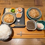 ブランチハンバーグ - 和豚ハンバーグセット スパイスソース
            ダブルハンバーグ 150g×2 1700円                              トッピング 温泉たまご 100円