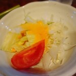 Kohi Yarou - セットのサラダ。
                        フレンチドレッシングで味付けされております。