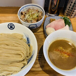 中華蕎麦 生る - 味玉濃厚つけそば大盛と炙り肉飯