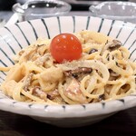 トリワイン ＰＩＫＯＳＨＨＨＵ - 鶏ベーコンのカルボナーラパスタ