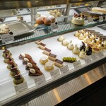 Patisserie Ravi,e relier - 