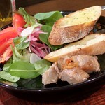 桶家乃隠居 - 自家製ツナ(本マグロ)とバケット