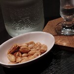 DEN - チャームのナッツ