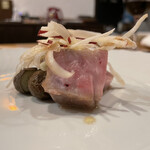 f - 桜豚肩ロース低温グリル、石橋牛蒡と林檎スライスに大曲零余子