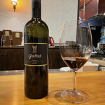 f - ボトル4本目の赤