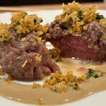 f - 牛レバーベースに鱈白子等数種を混ぜ合わせたマヨネーズソース